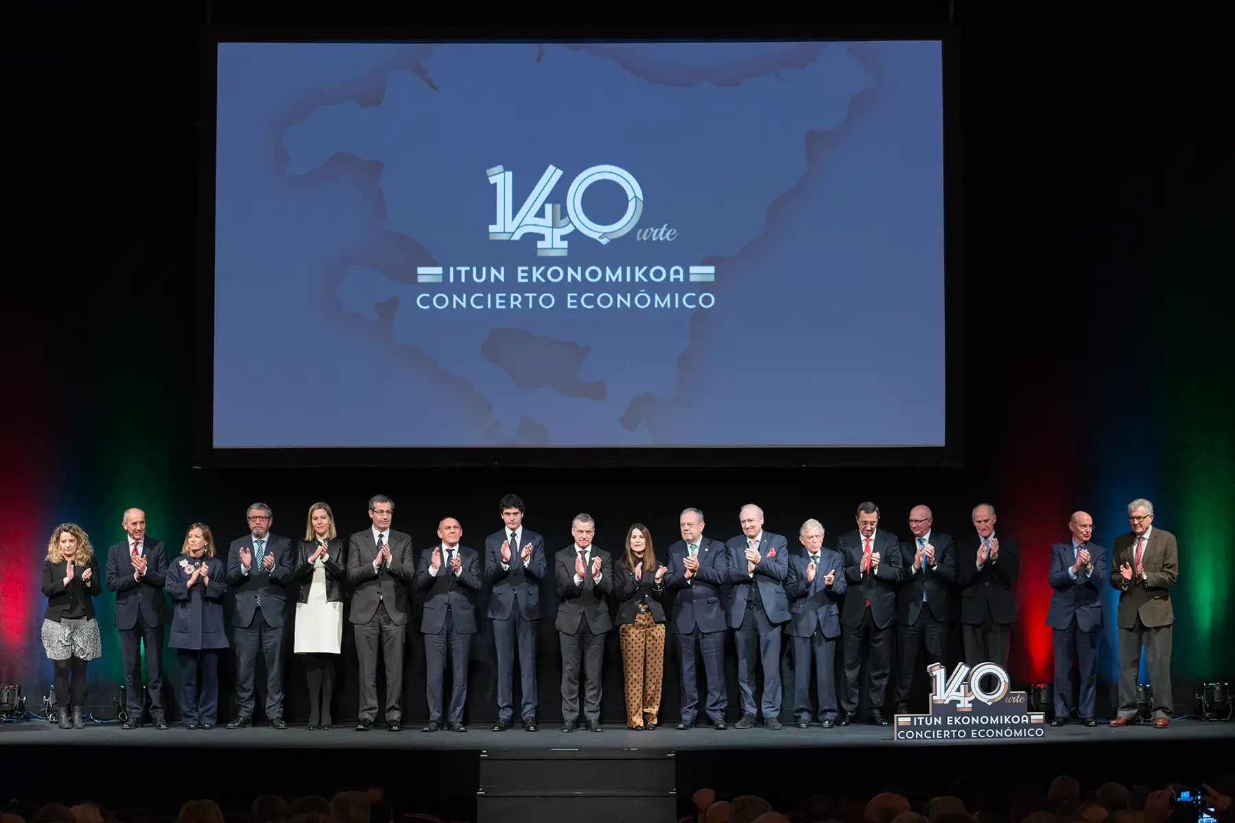 Acto de conmemoración del 140 aniversario del Concierto Económico en el teatro Arriaga de Bilbao, con la presencia del lehendakari del Gobierno Vasco, Iñigo Urkullu, y los diputados generales de Bizkaia, Gipuzkoa y Álava-Araba