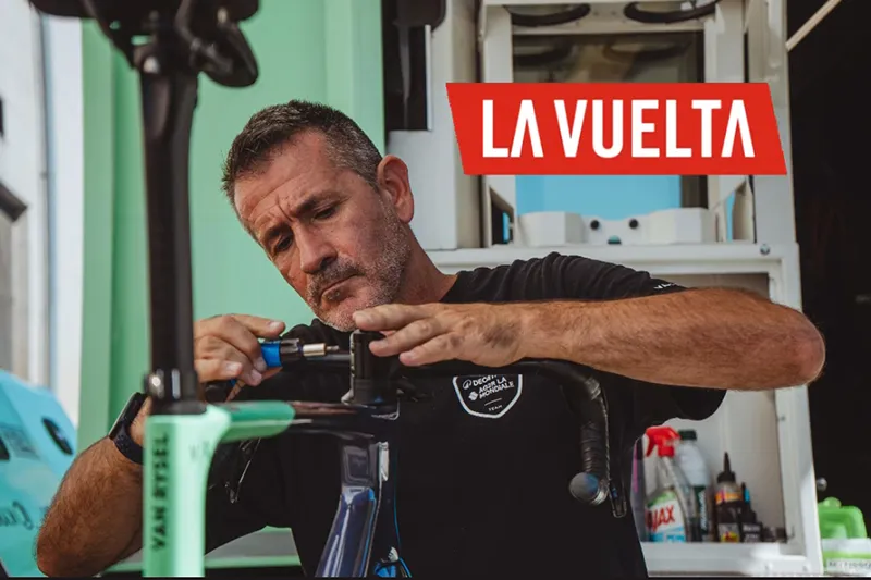 Ergonomia ciclista - Luis Lamas Vázquez realizando Ajustes a medida en una bicicleta