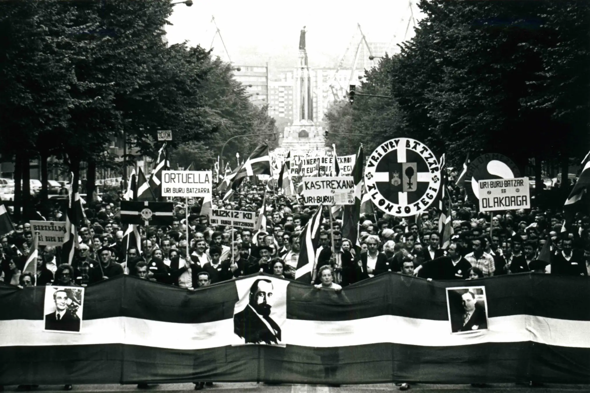 Manifestación por la restauración del Concierto Económico, celebrada en Bilbao el año 1978