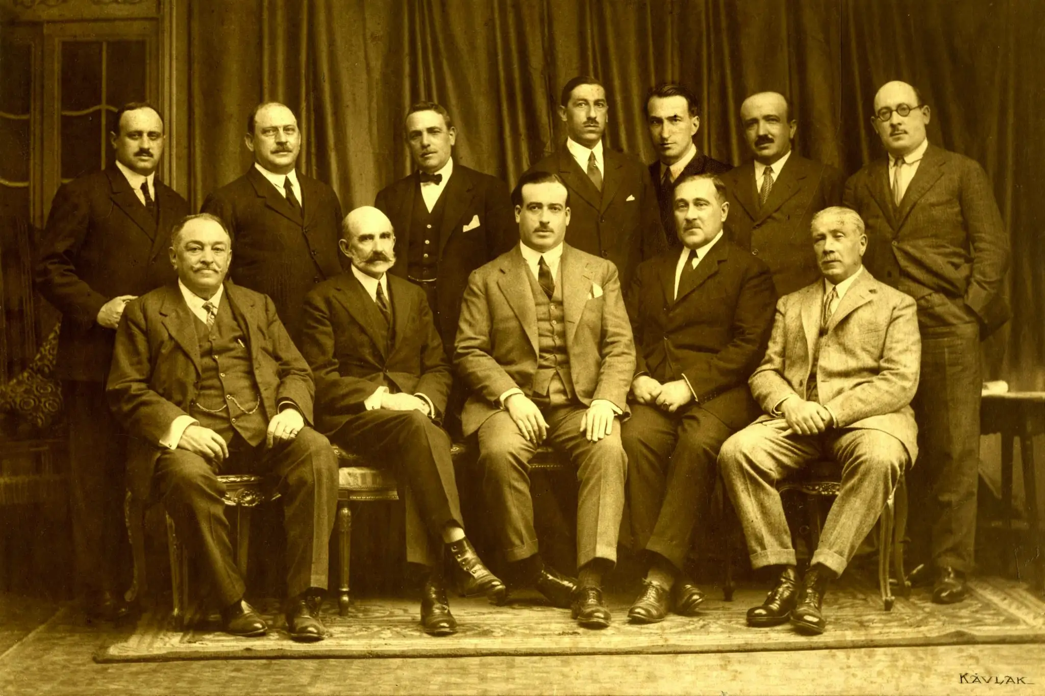 Foto de la comisión Vascongada que se encargó de la negociación por la Renovación del Concierto Económico en 1925