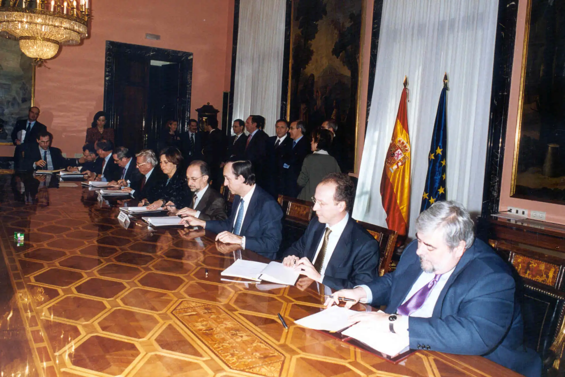 Firma de la renovación del Concierto Económico en 2002, en el Congreso de los Diputados